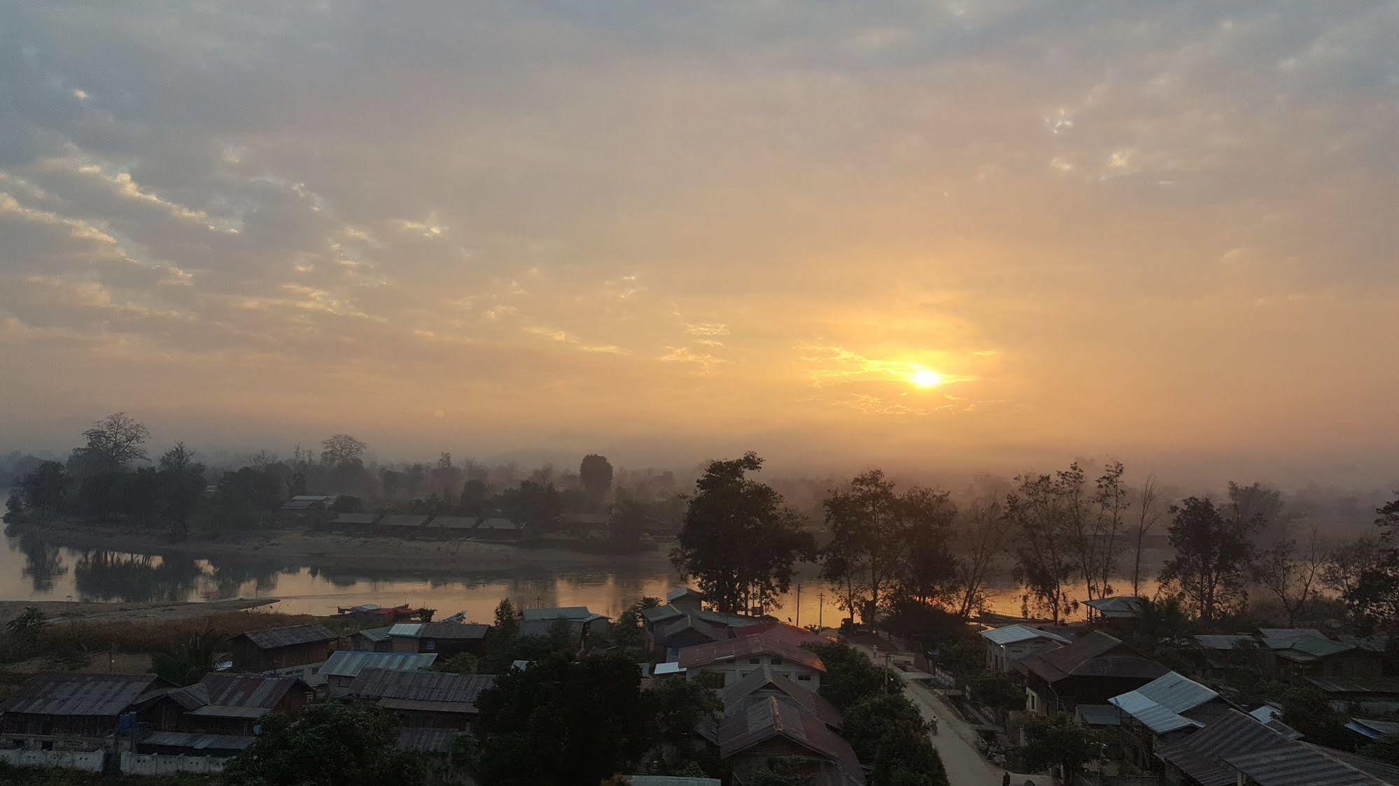 Red Dragon Hotel Hsipaw Exterior foto